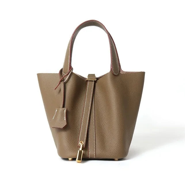 Fashion Genuine Leather Bucket Bag with Tassel Lock Leisure Women‘s Large Tote Khaki Luxury Designer Brand Ladies Handbags